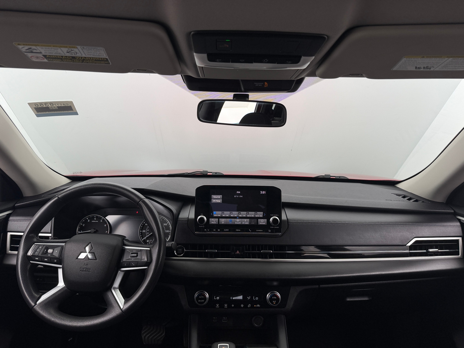 Thumbnail: 2023 Mitsubishi Outlander - 3