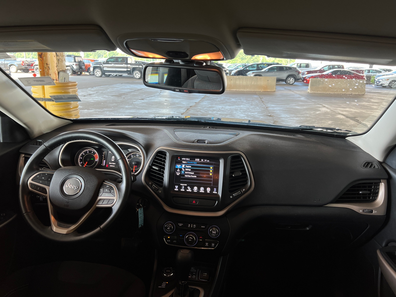 Thumbnail: 2017 Jeep Cherokee - 3