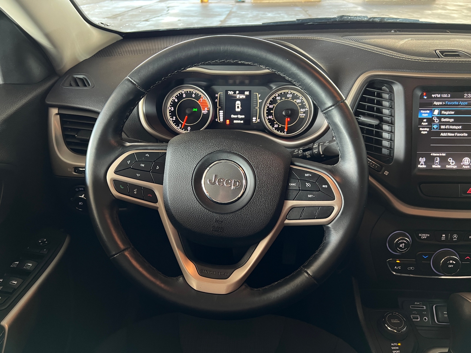 Thumbnail: 2017 Jeep Cherokee - 5
