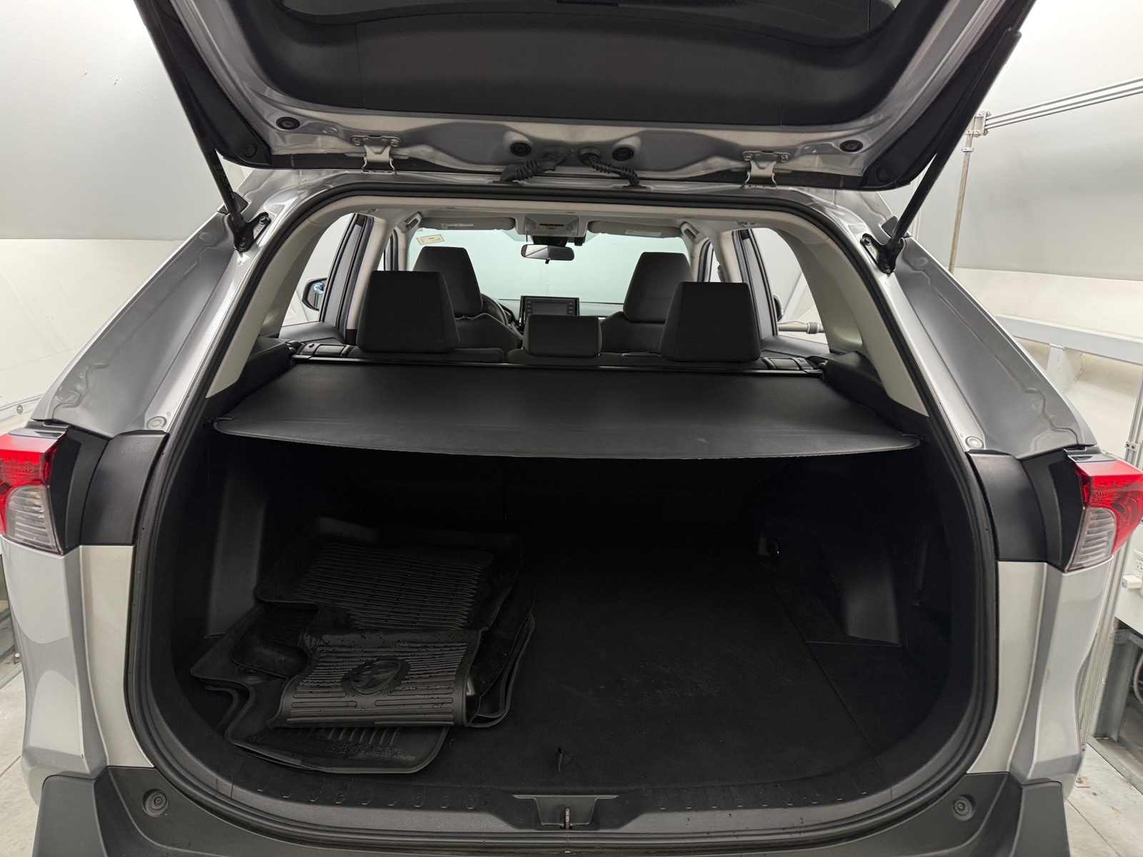 Thumbnail: 2020 Toyota RAV4 - 7