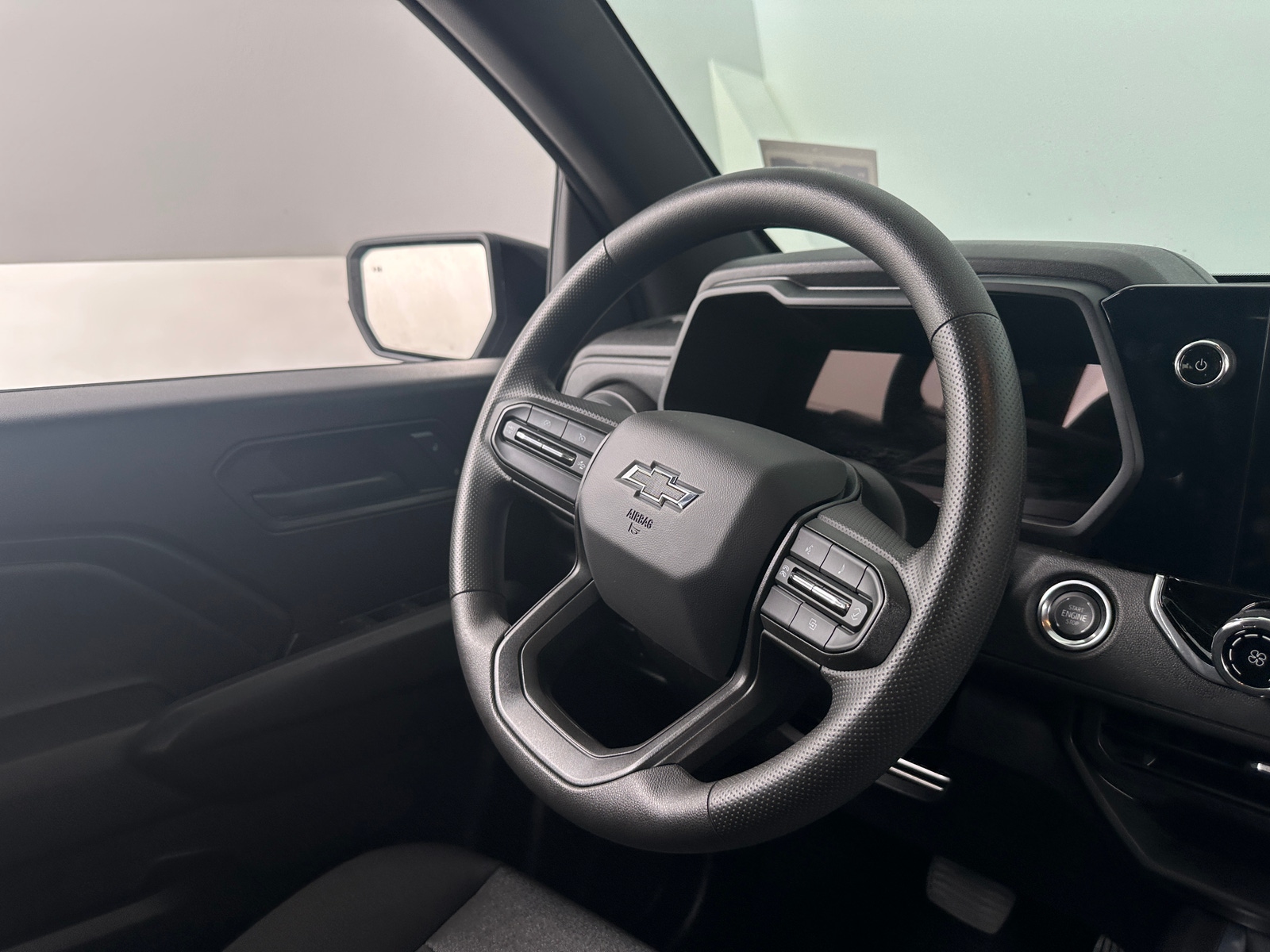 Thumbnail: 2024 Chevrolet Colorado - 5