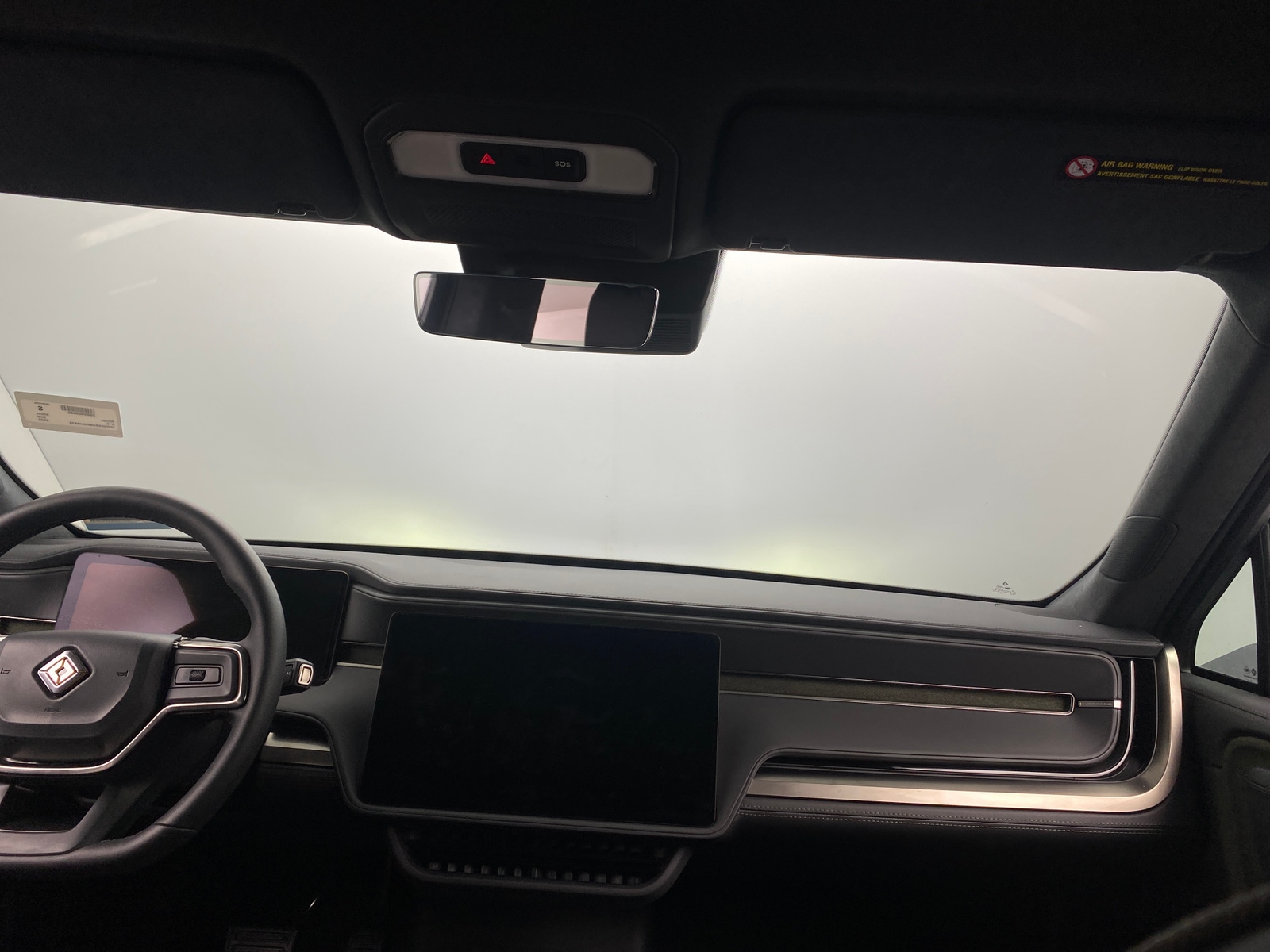 Thumbnail: 2025 Rivian R1S - 2