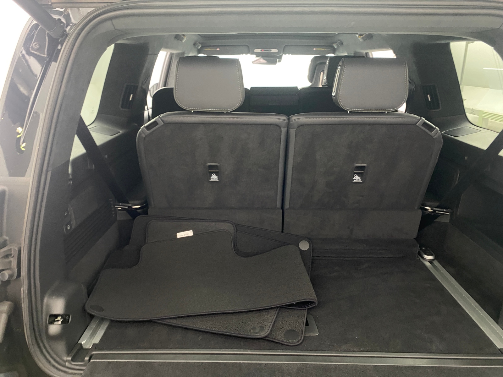 Thumbnail: 2025 Rivian R1S - 6