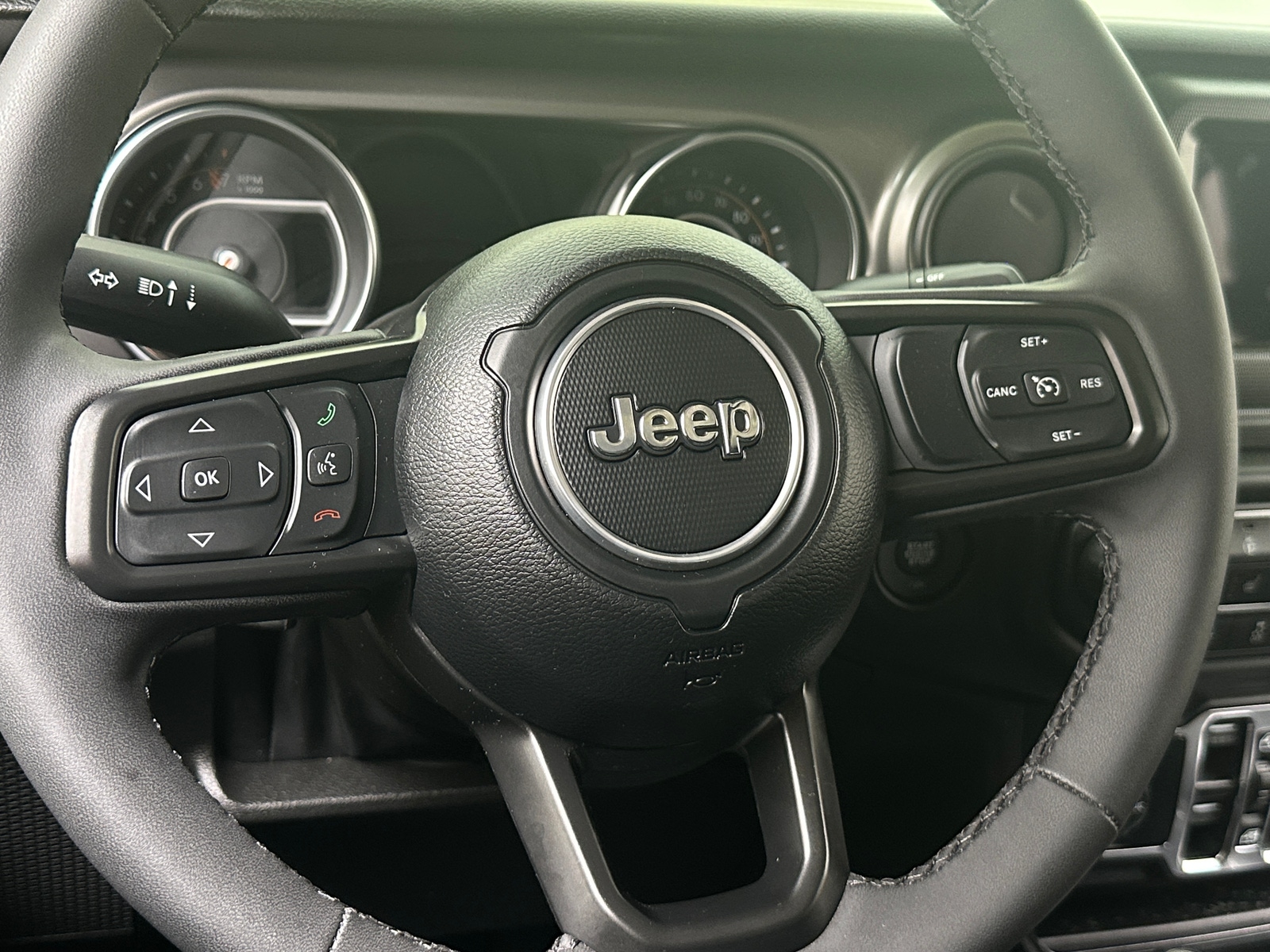Thumbnail: 2023 Jeep Gladiator - 5