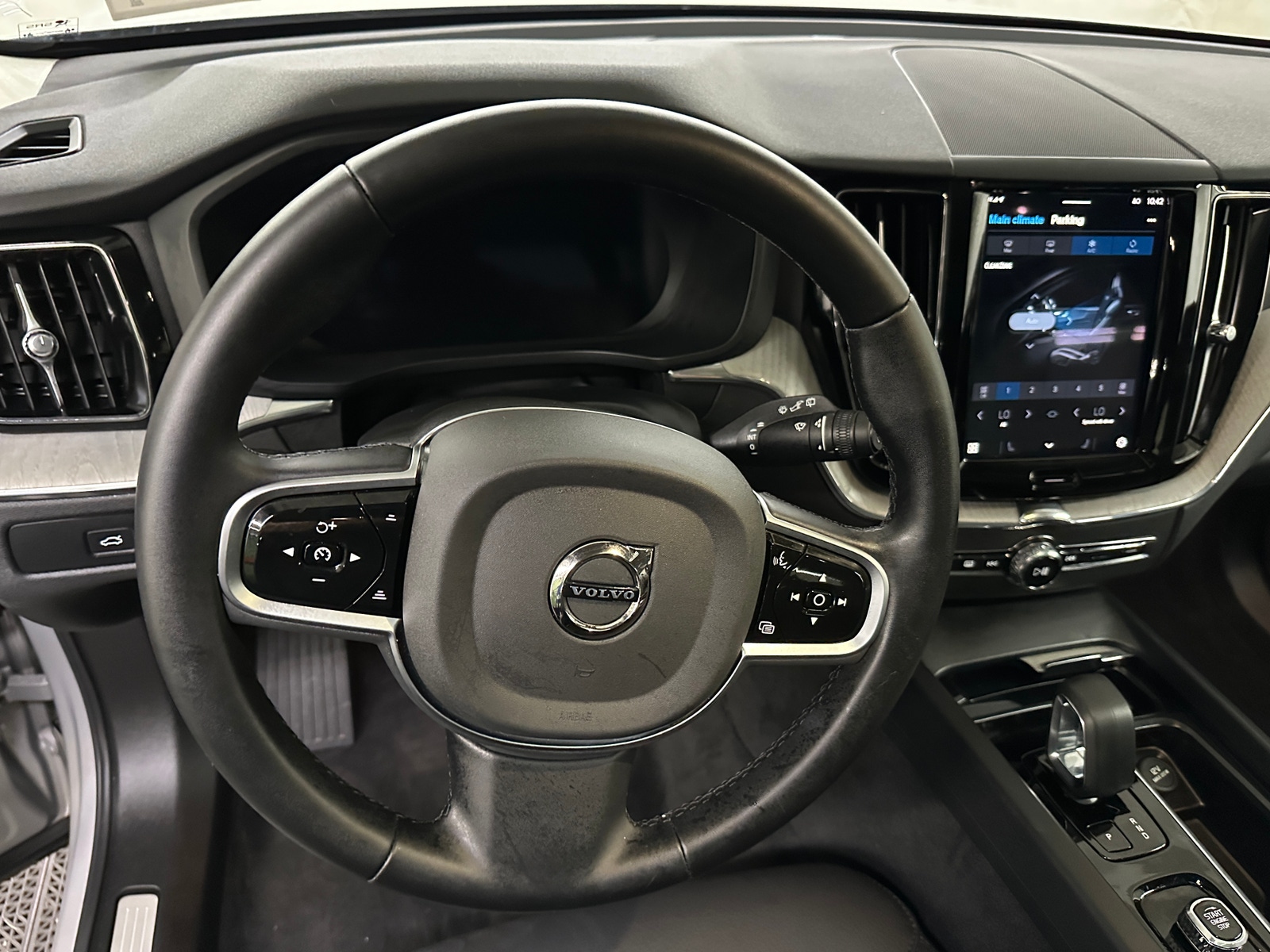 Thumbnail: 2025 Volvo XC60 - 4