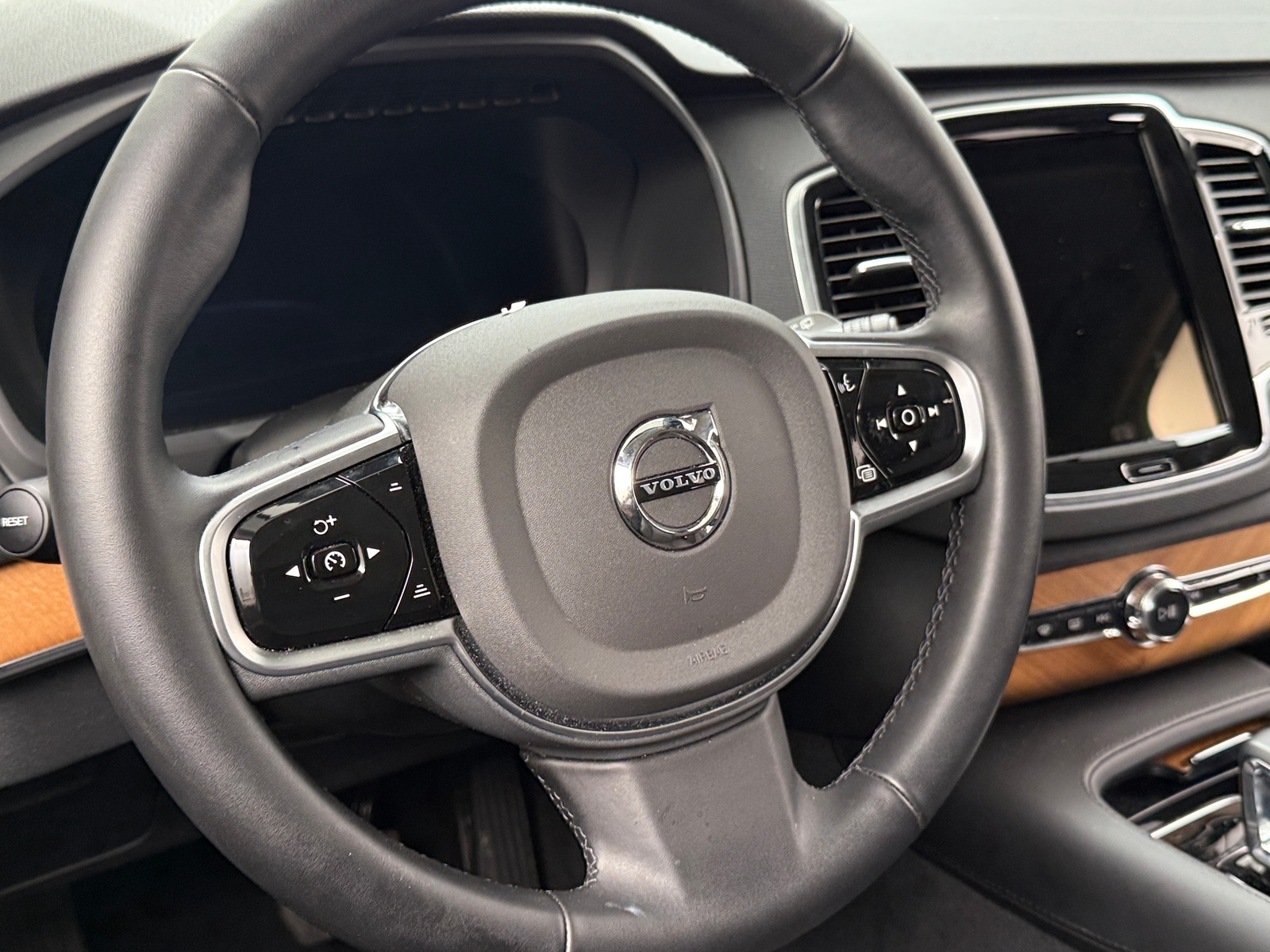 Thumbnail: 2025 Volvo XC90 - 4