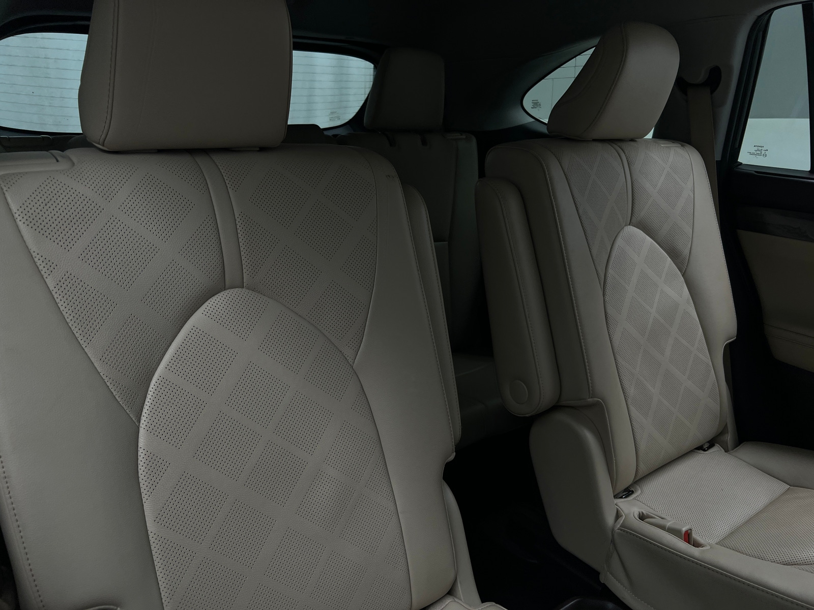 Thumbnail: 2022 Toyota Highlander - 5