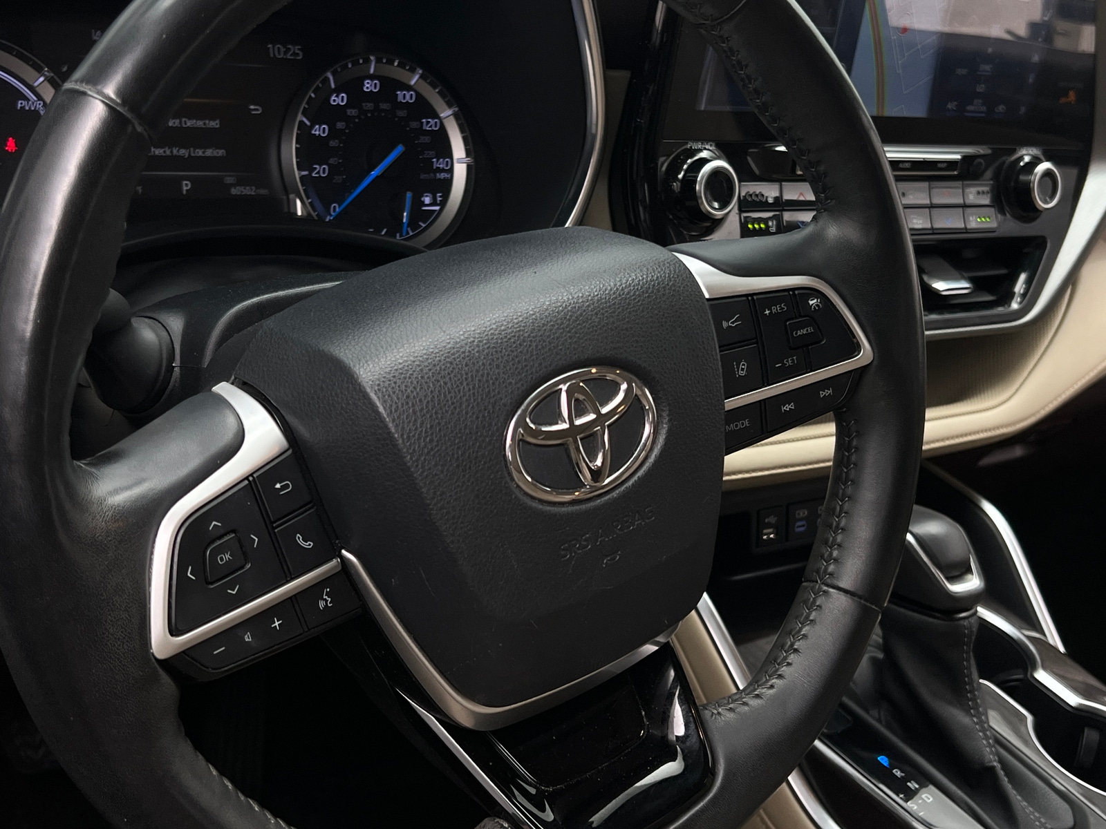 Thumbnail: 2022 Toyota Highlander - 4