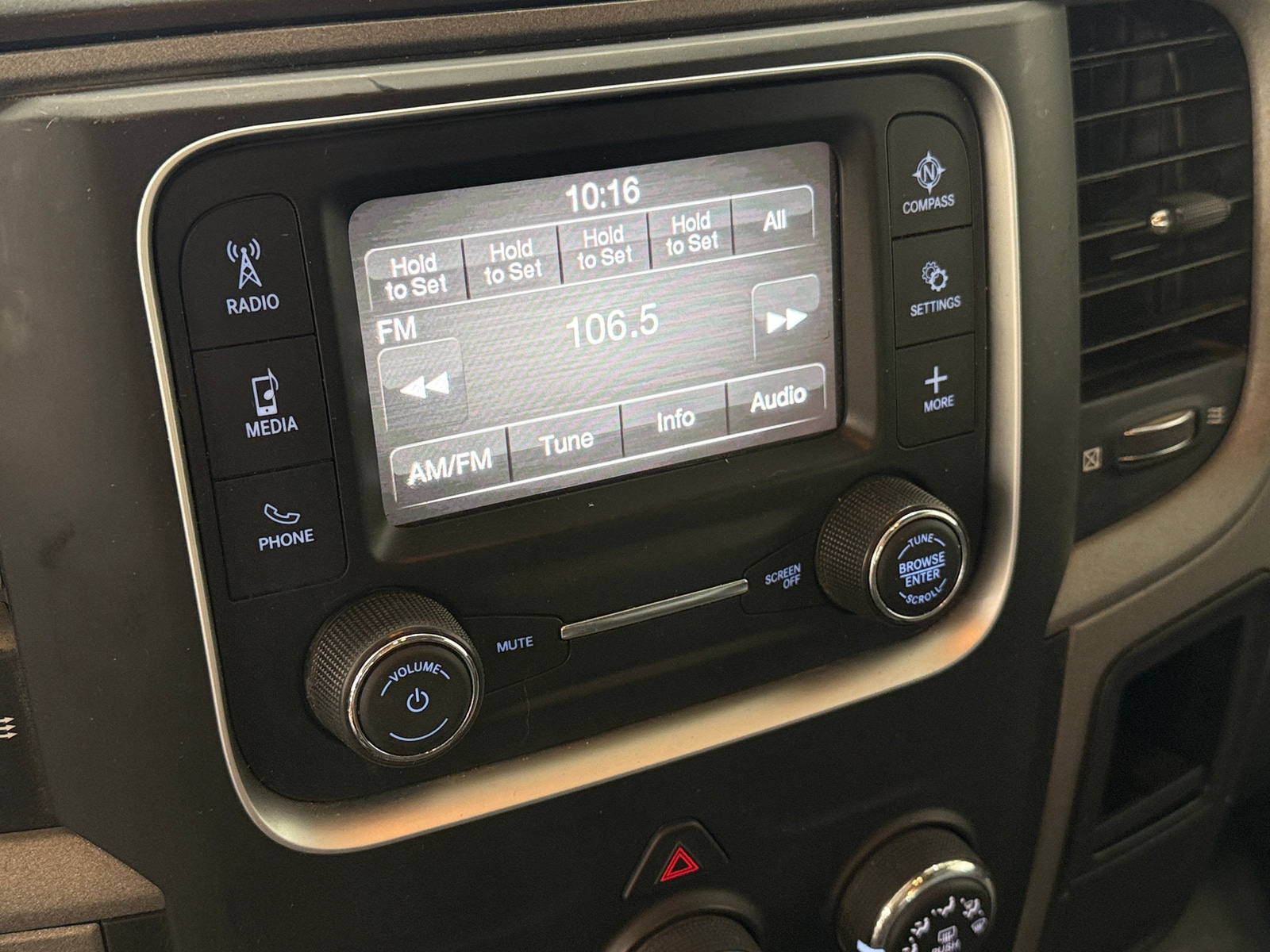 Thumbnail: 2022 RAM 1500 Classic - 3