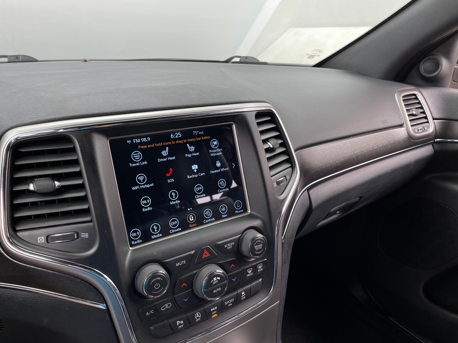 Thumbnail: 2018 Jeep Grand Cherokee - 3