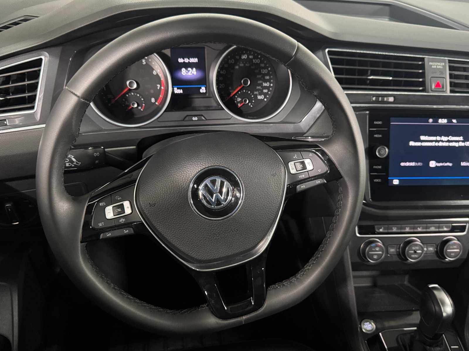 Thumbnail: 2020 Volkswagen Tiguan - 4