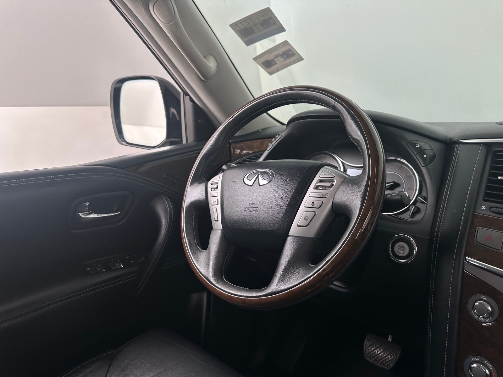 Thumbnail: 2017 INFINITI QX80 - 4