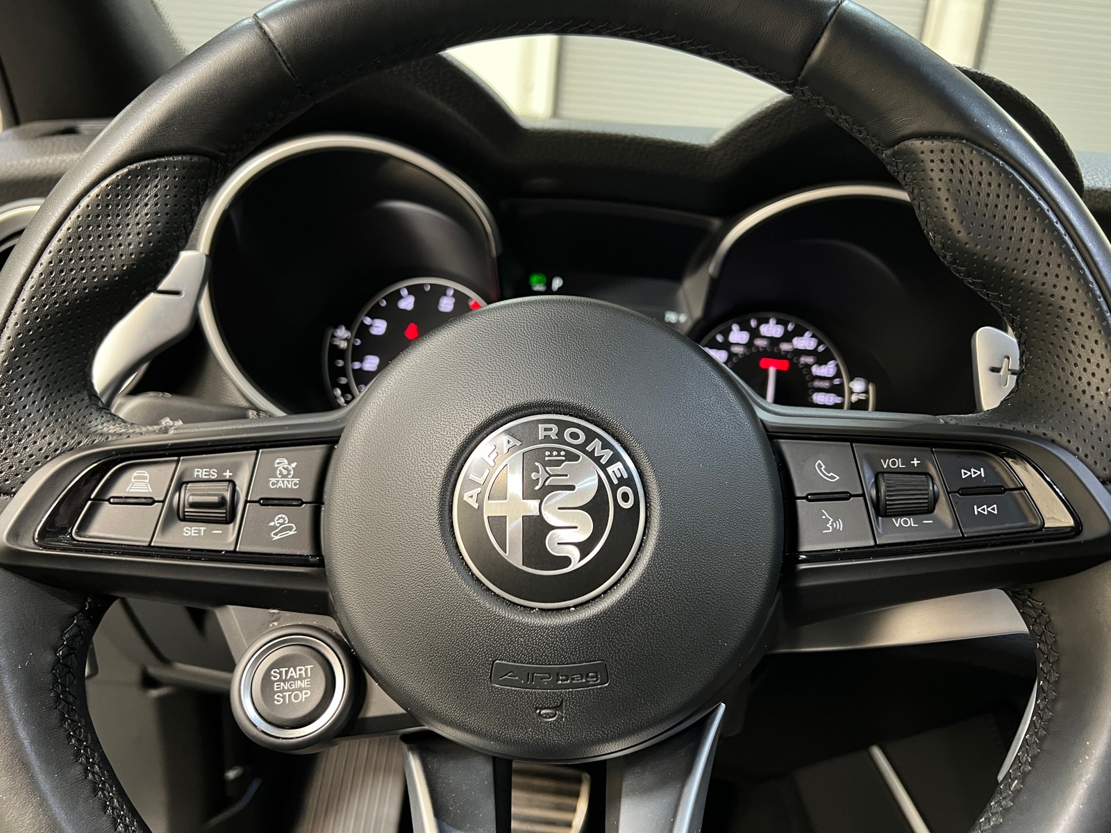 Thumbnail: 2022 Alfa Romeo Stelvio - 4