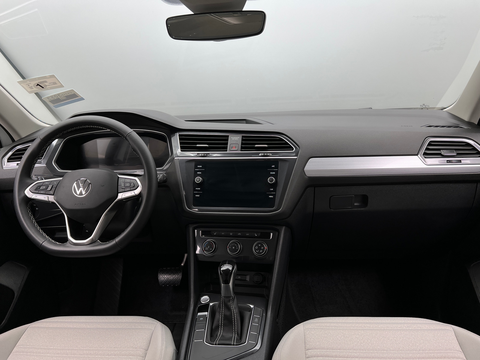 Thumbnail: 2024 Volkswagen Tiguan - 3