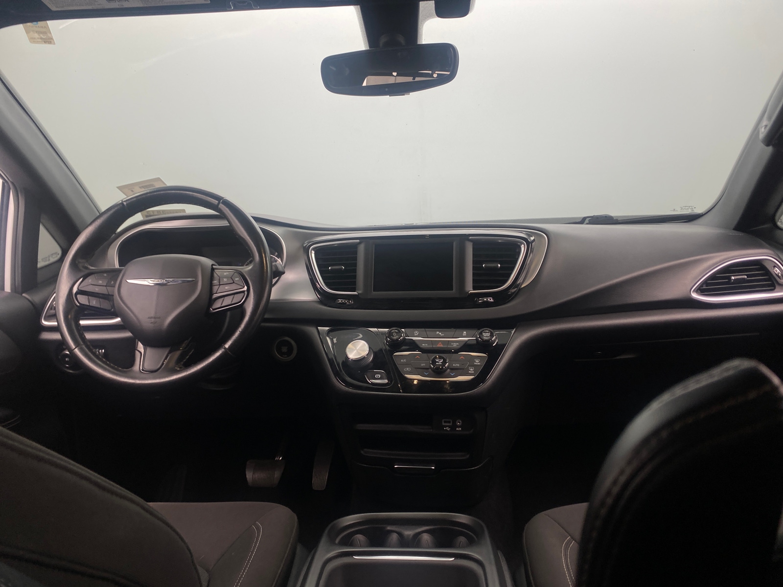 Thumbnail: 2019 Chrysler Pacifica - 3