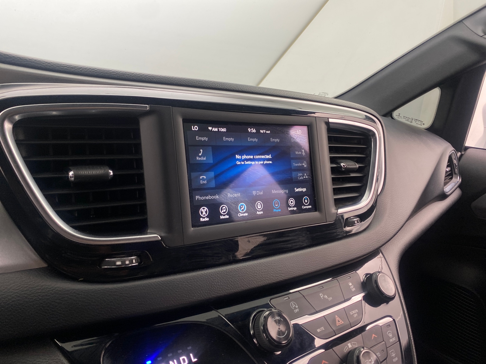 Thumbnail: 2019 Chrysler Pacifica - 4