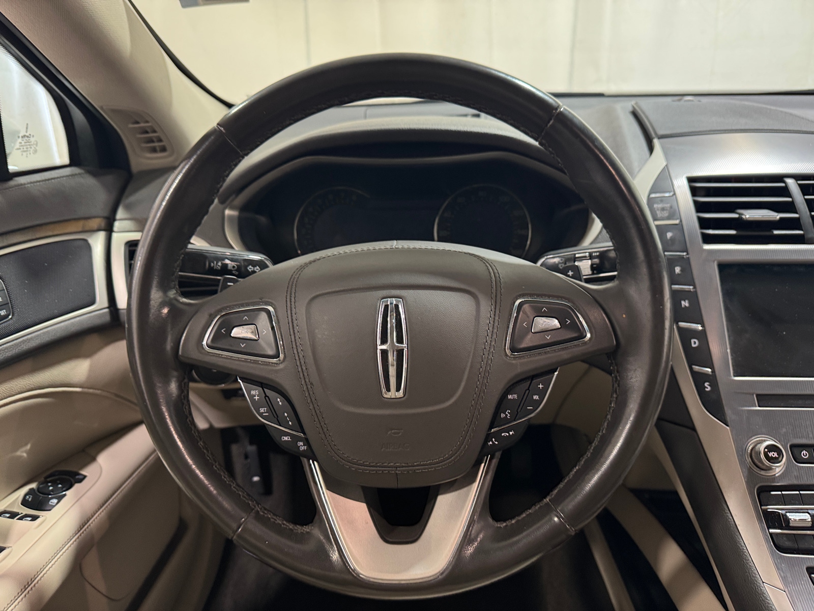 Thumbnail: 2019 Lincoln MKZ - 4