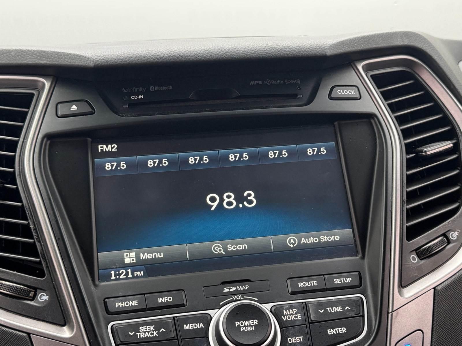 Thumbnail: 2016 Hyundai Santa Fe - 3