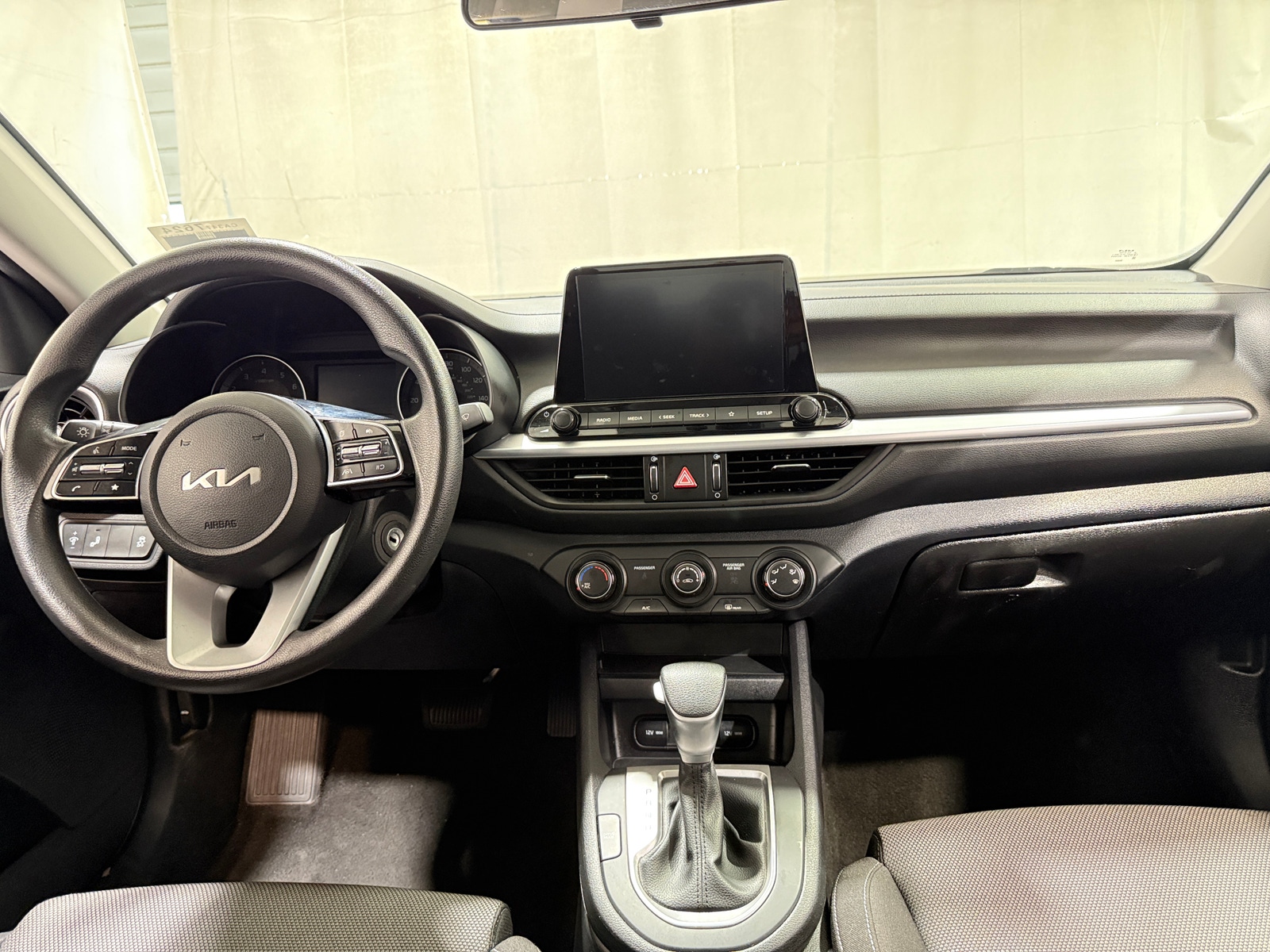 Thumbnail: 2023 Kia Forte - 3