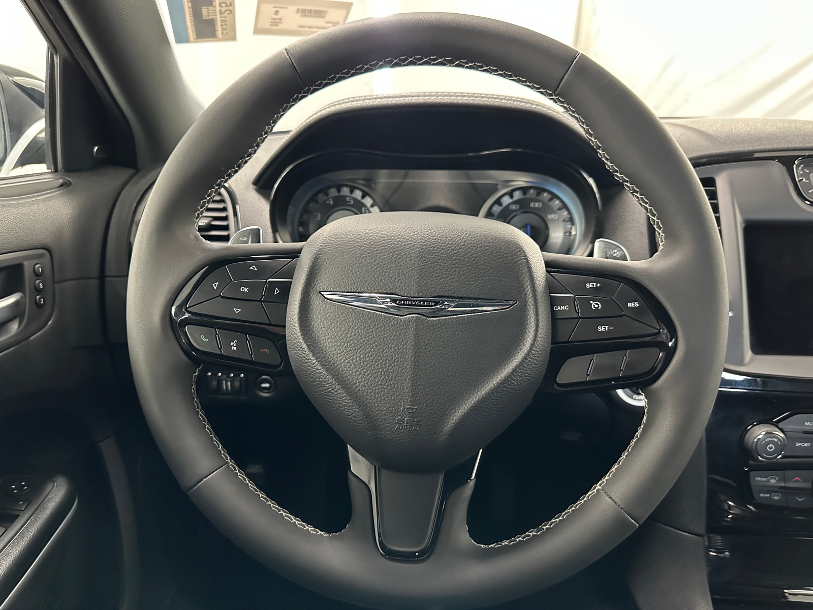 Thumbnail: 2023 Chrysler 300 - 4