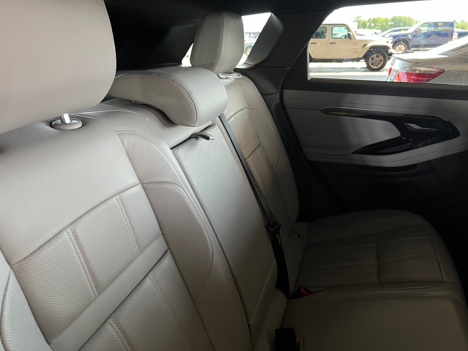 Thumbnail: 2023 Land Rover Range Rover Evoque - 5