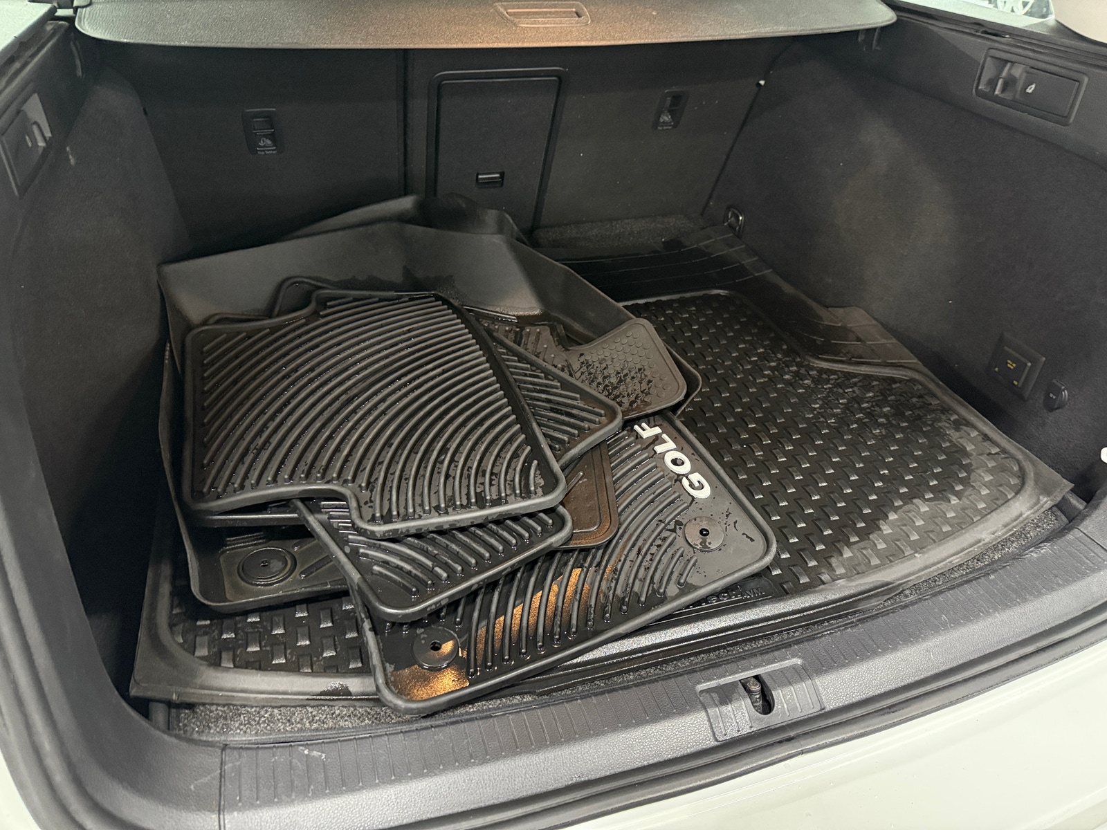 Thumbnail: 2019 Volkswagen e-Golf - 6