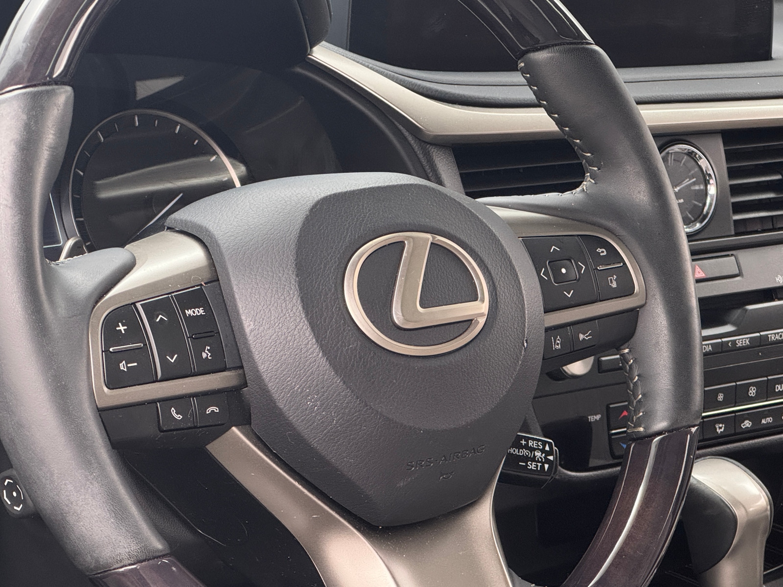 Thumbnail: 2022 Lexus RX - 4