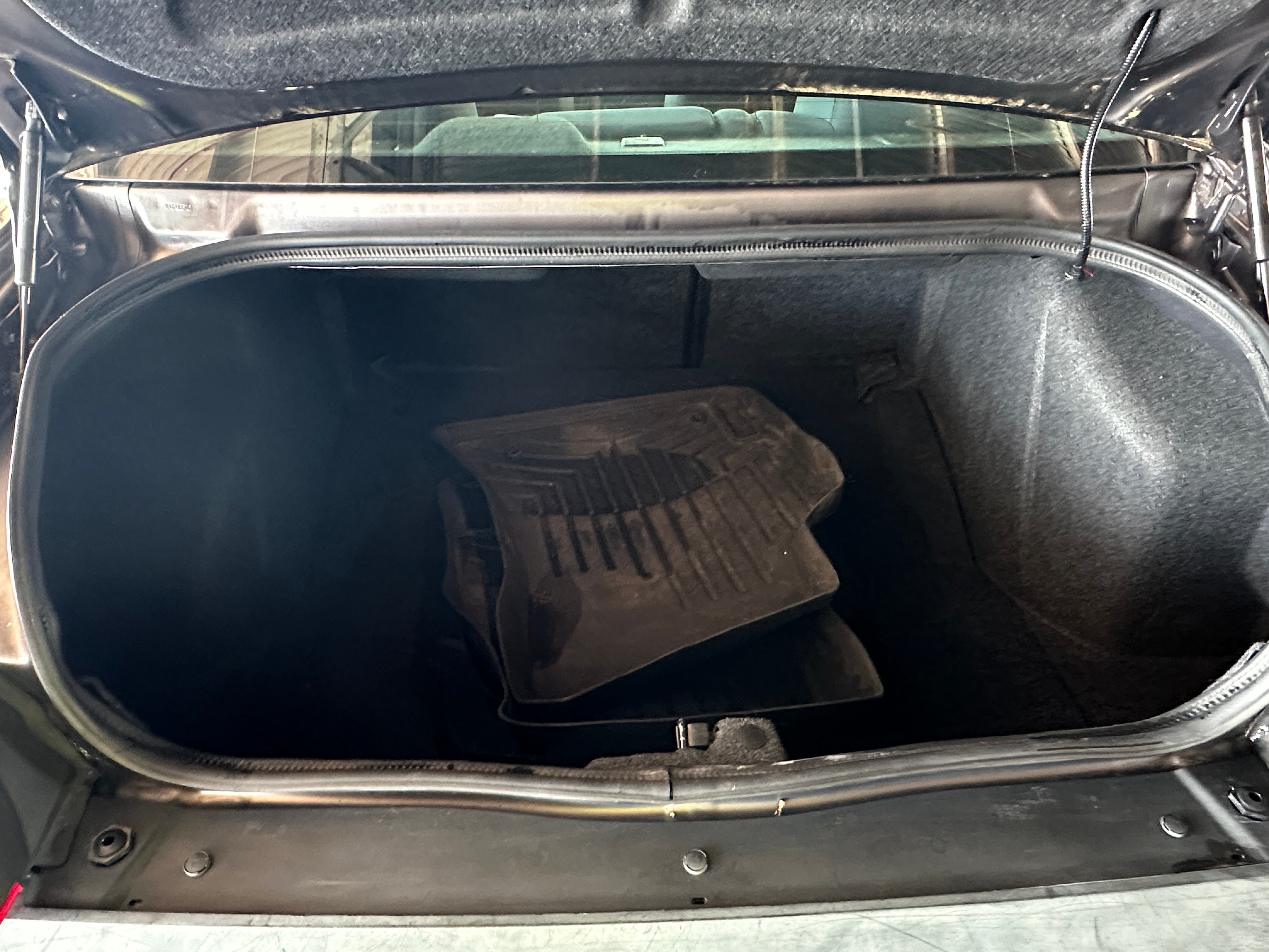 Used 2014 Dodge Challenger SXT with VIN 2C3CDYAG0EH293868 for sale in Oak Creek, WI