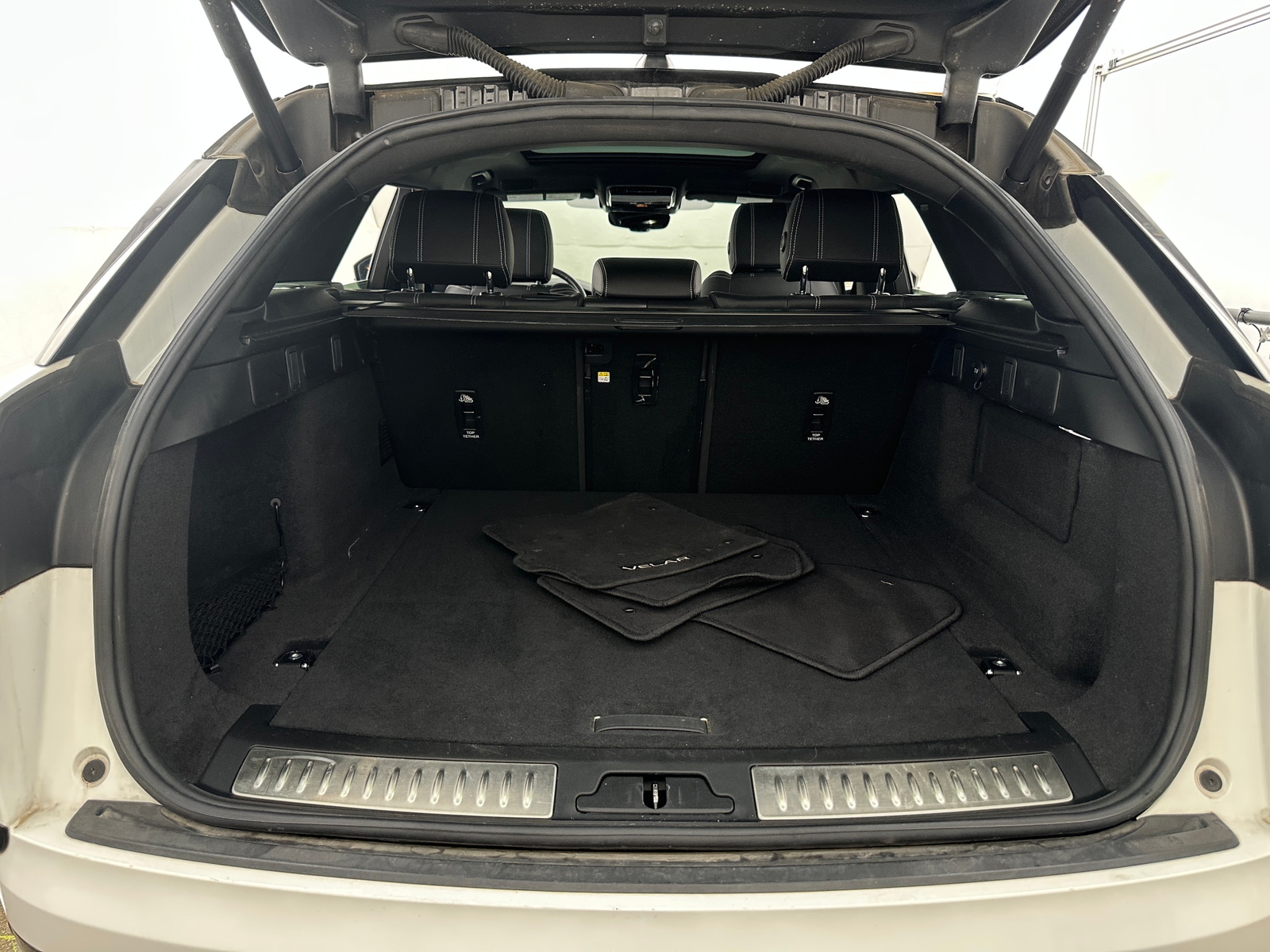Thumbnail: 2021 Land Rover Range Rover Velar - 6