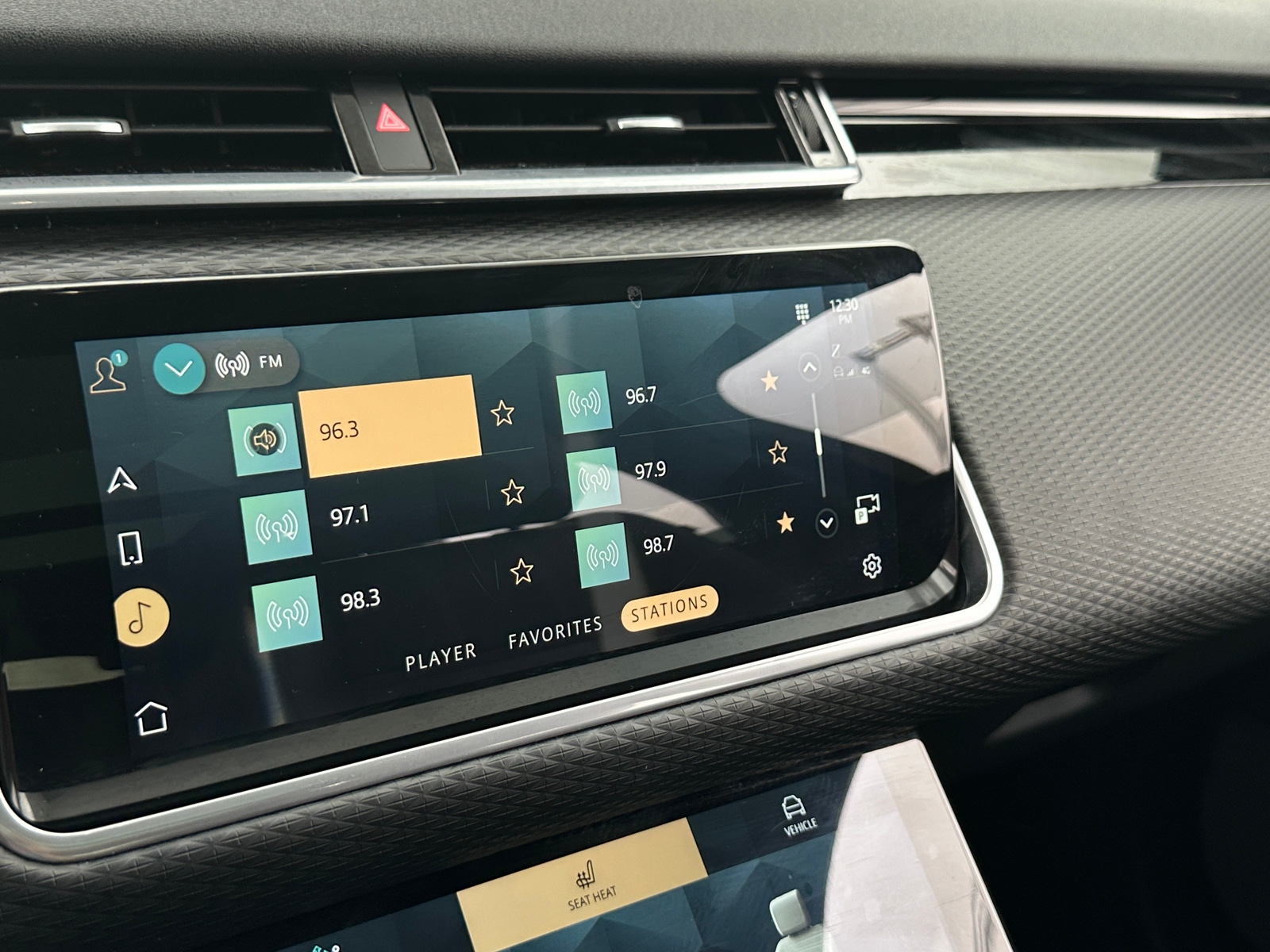 Thumbnail: 2021 Land Rover Range Rover Velar - 3