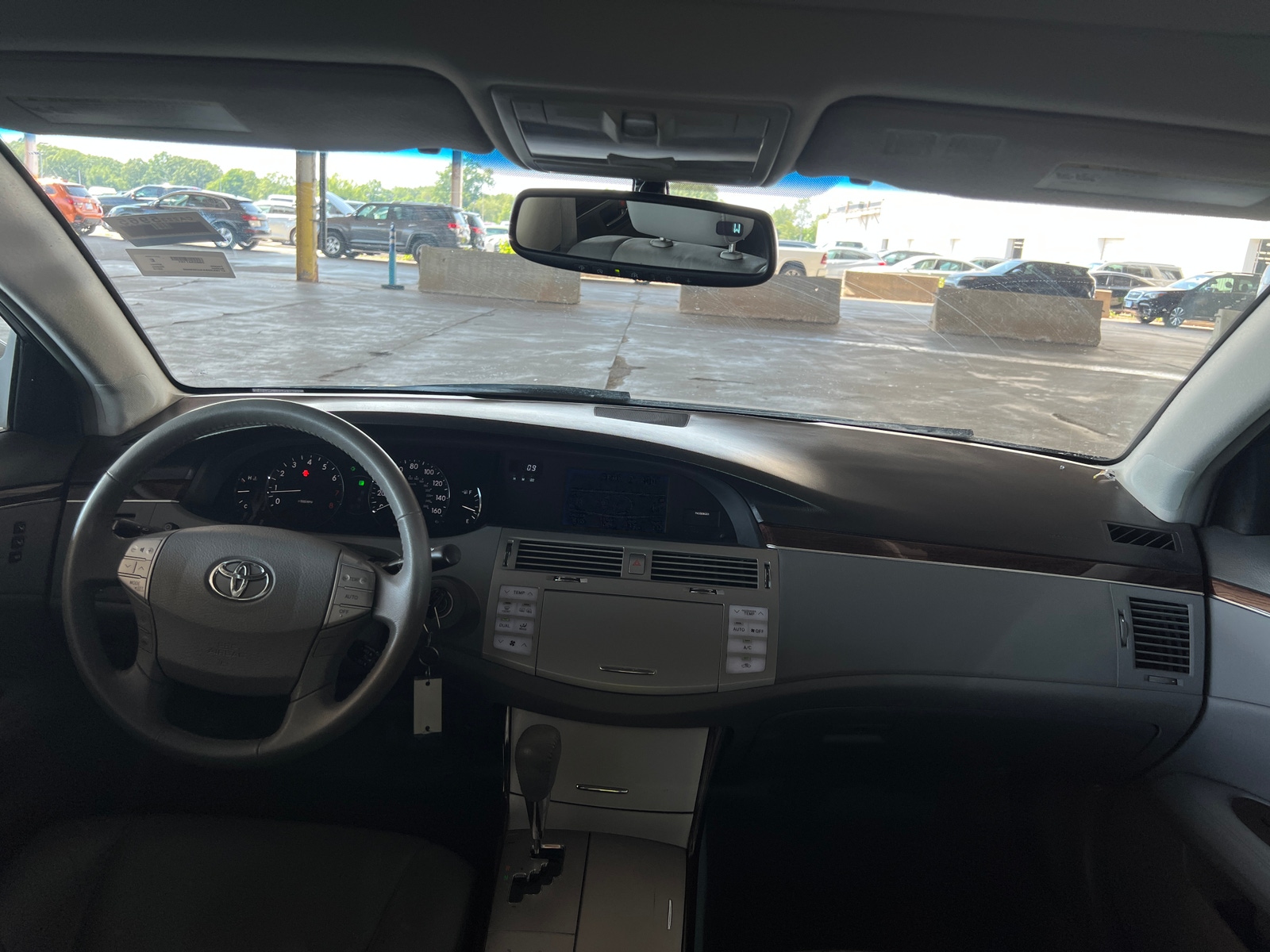 Thumbnail: 2010 Toyota Avalon - 3