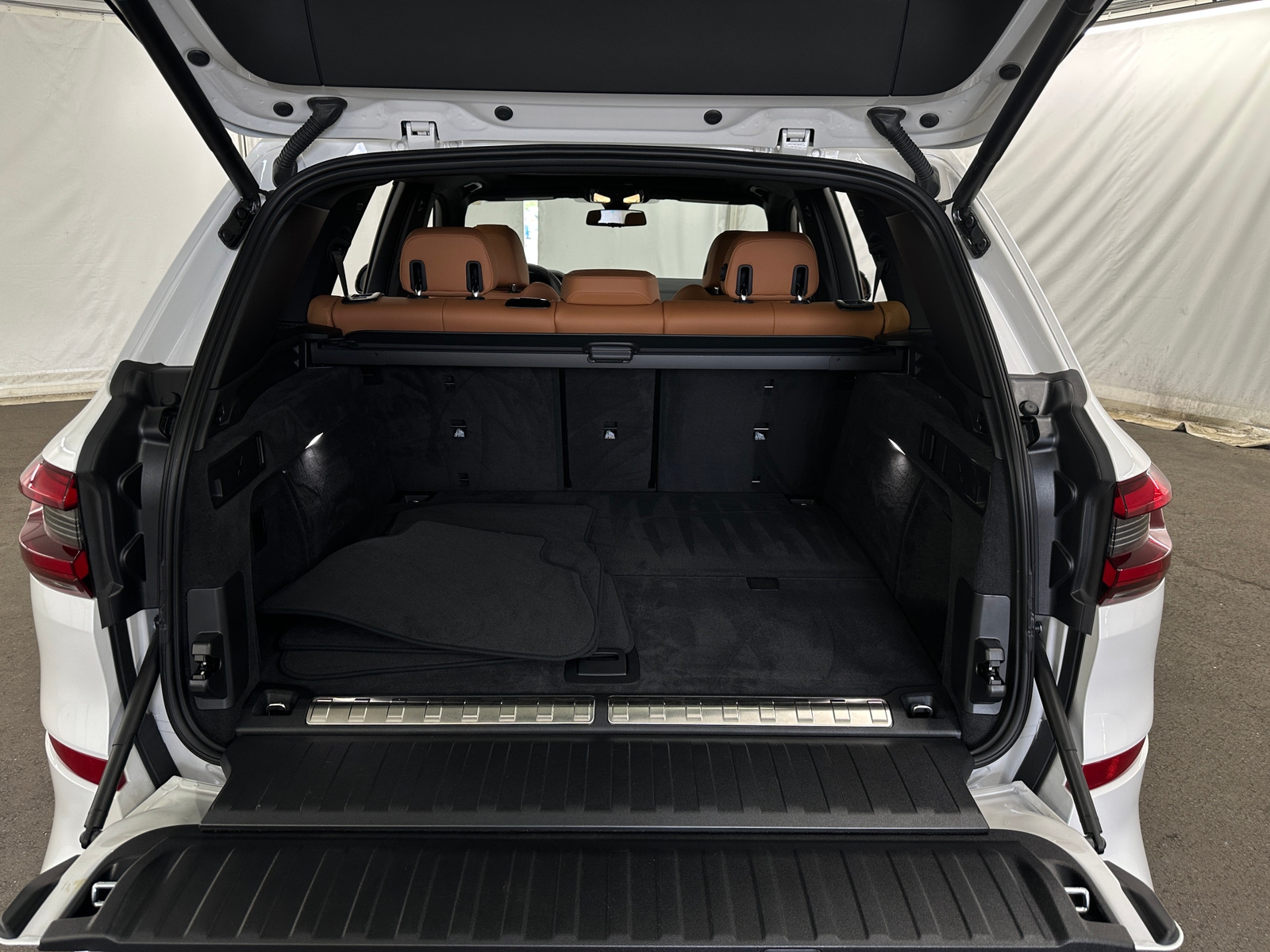 Thumbnail: 2023 BMW X5 - 6