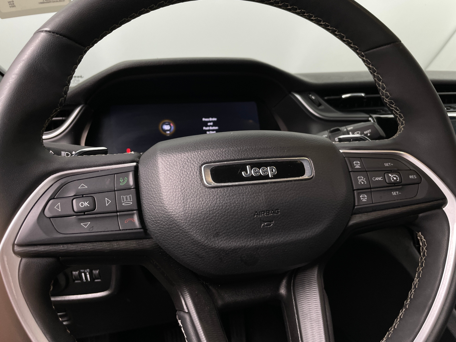 Thumbnail: 2024 Jeep Grand Cherokee L - 4