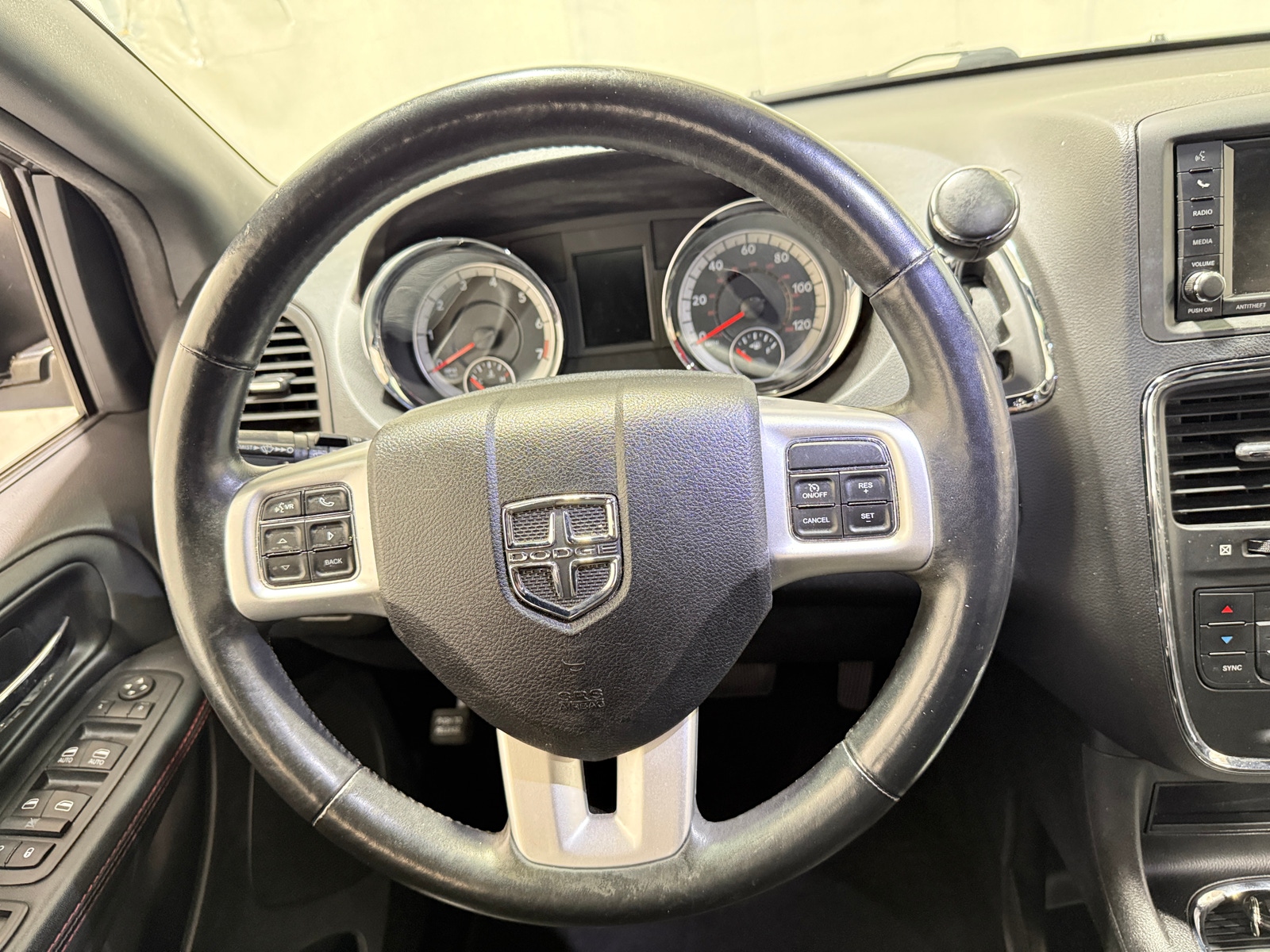 Thumbnail: 2016 Dodge Grand Caravan - 4