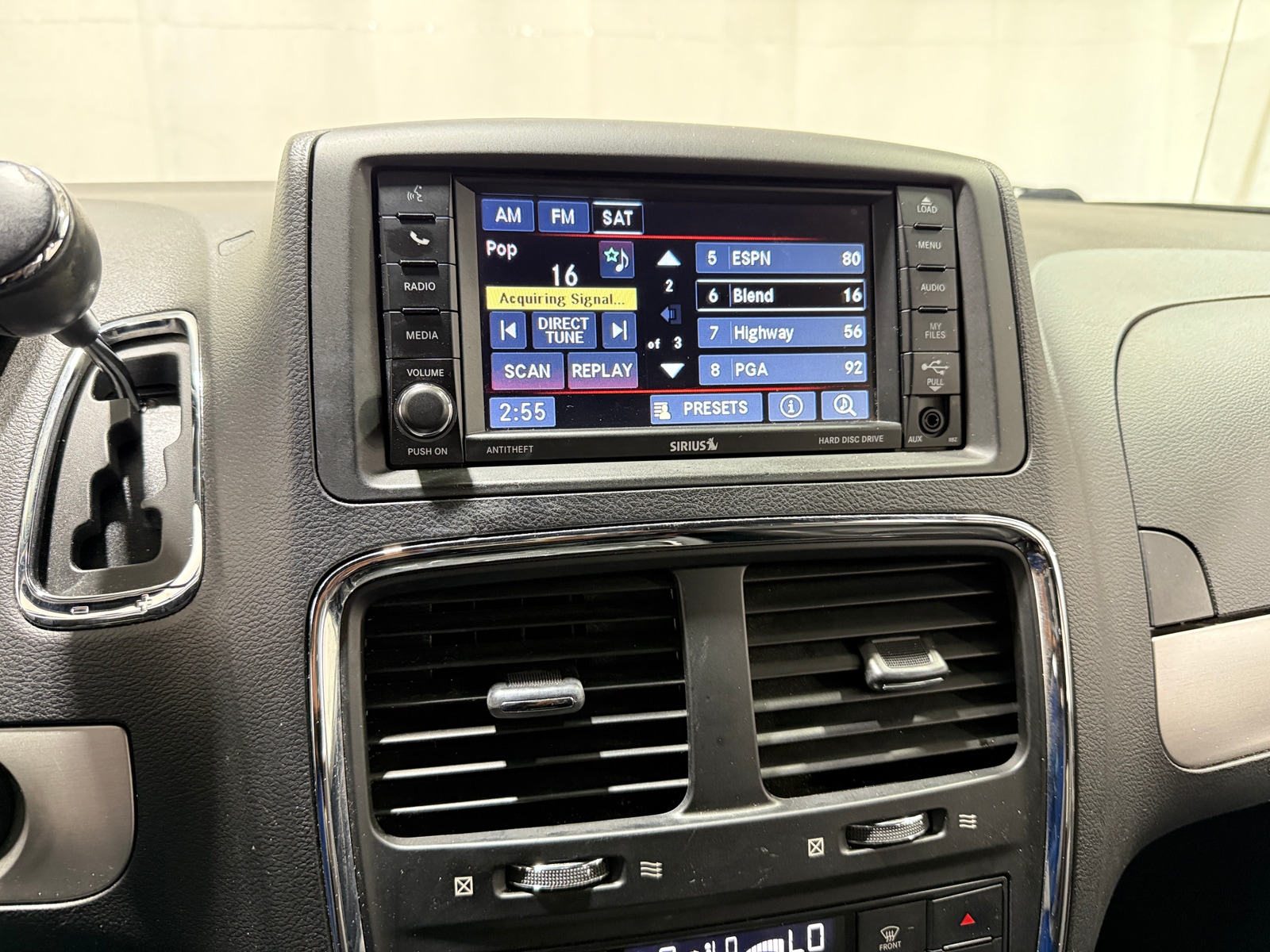 Thumbnail: 2016 Dodge Grand Caravan - 3