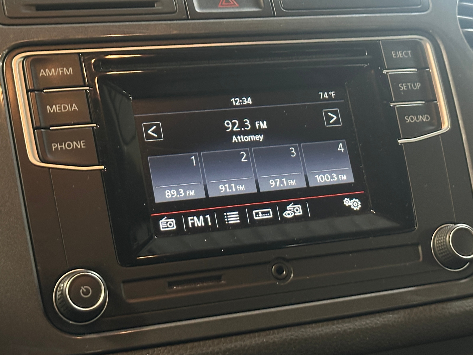 Thumbnail: 2016 Volkswagen Tiguan - 4