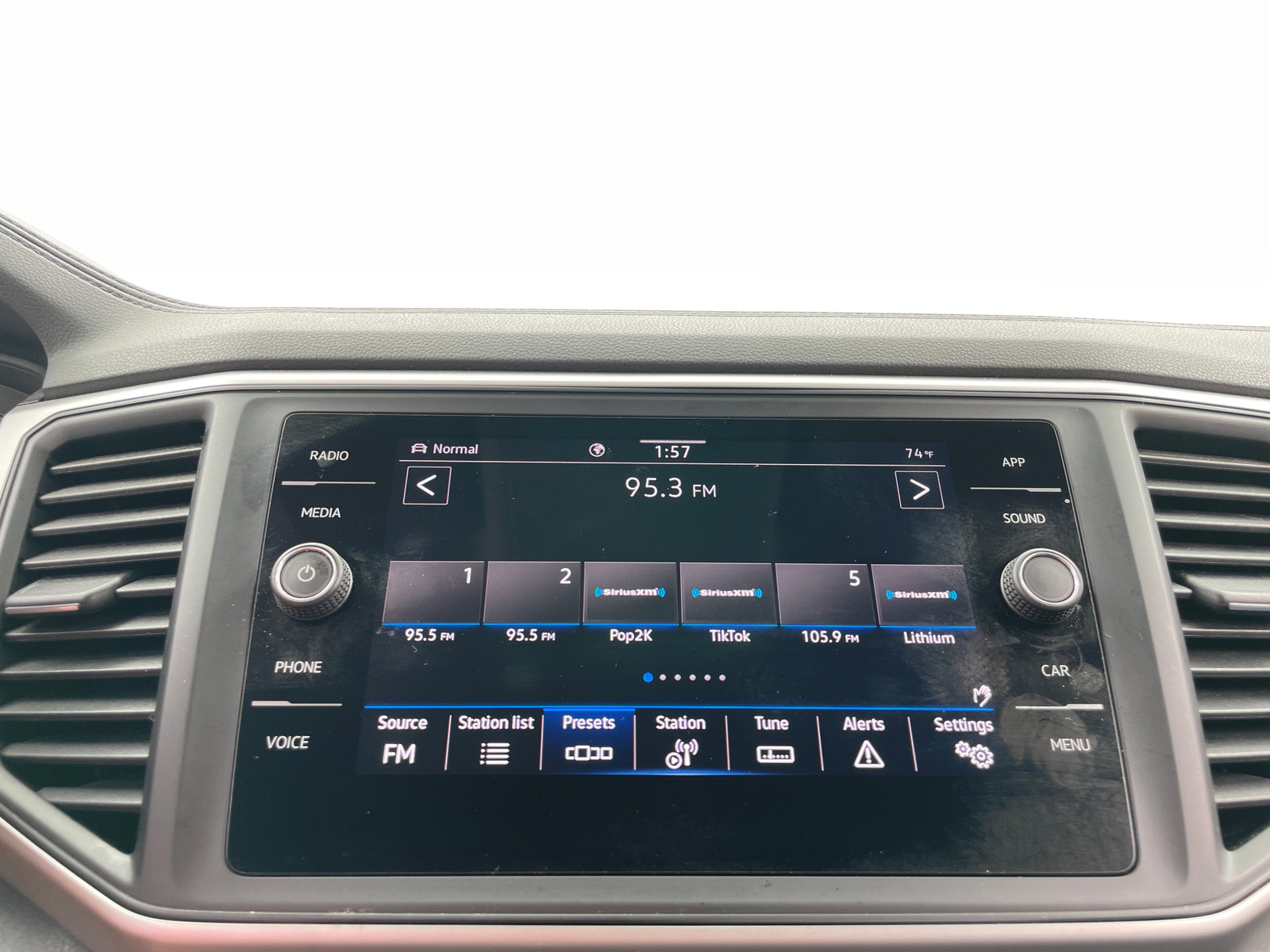 Thumbnail: 2021 Volkswagen Atlas - 3