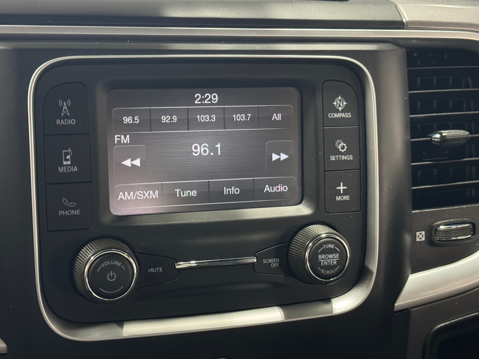 Thumbnail: 2021 RAM 1500 Classic - 4