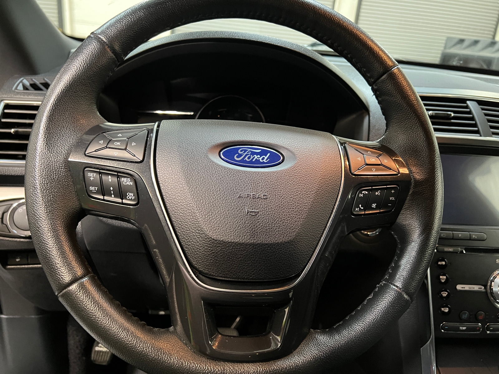 Thumbnail: 2018 Ford Explorer - 4