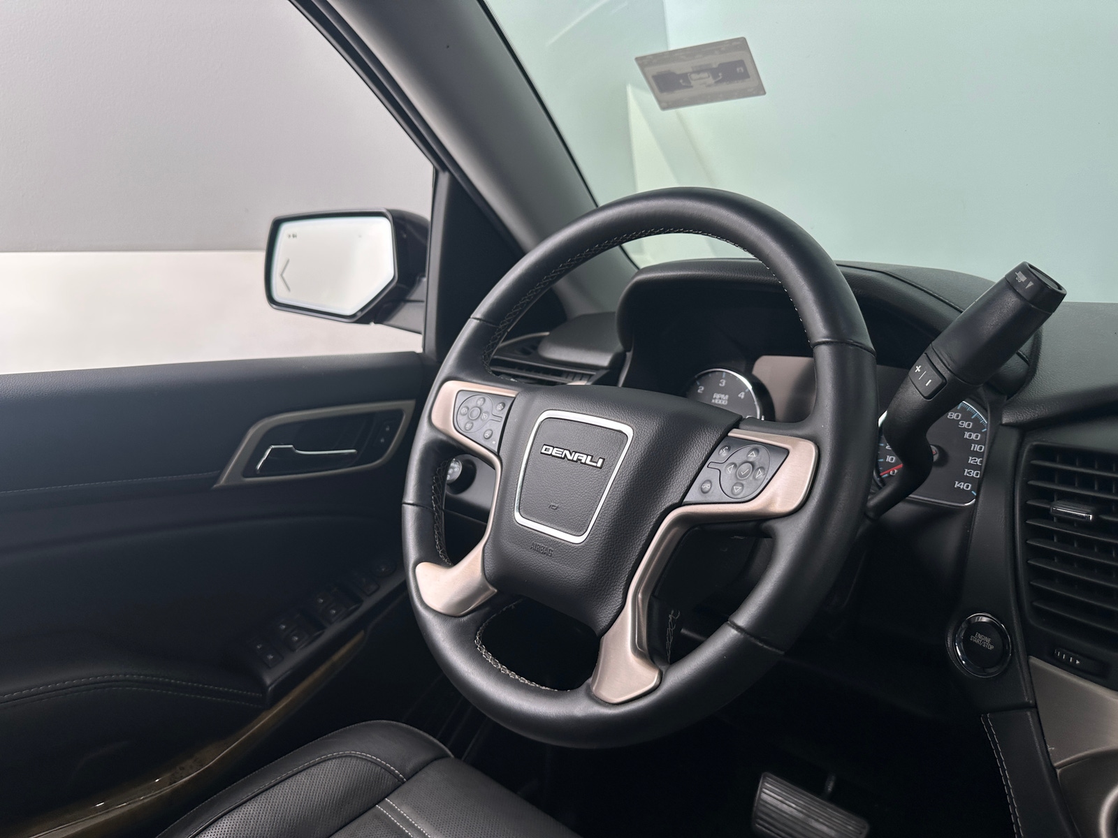 Thumbnail: 2017 GMC Yukon XL - 4