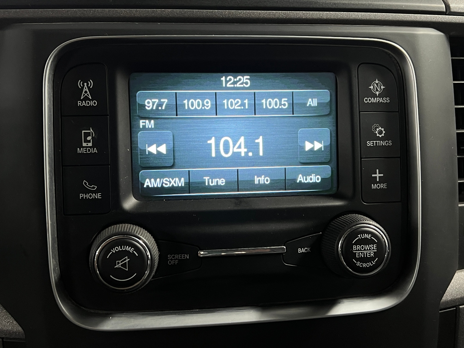 Thumbnail: 2019 RAM 1500 Classic - 4