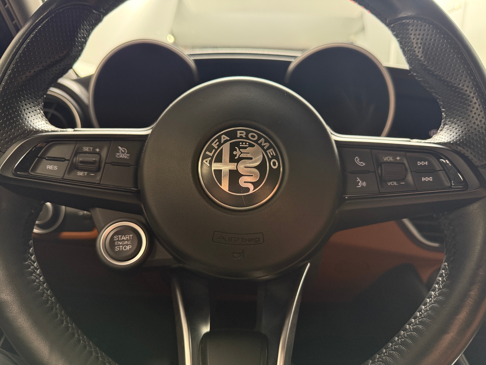 Thumbnail: 2020 Alfa Romeo Giulia - 4