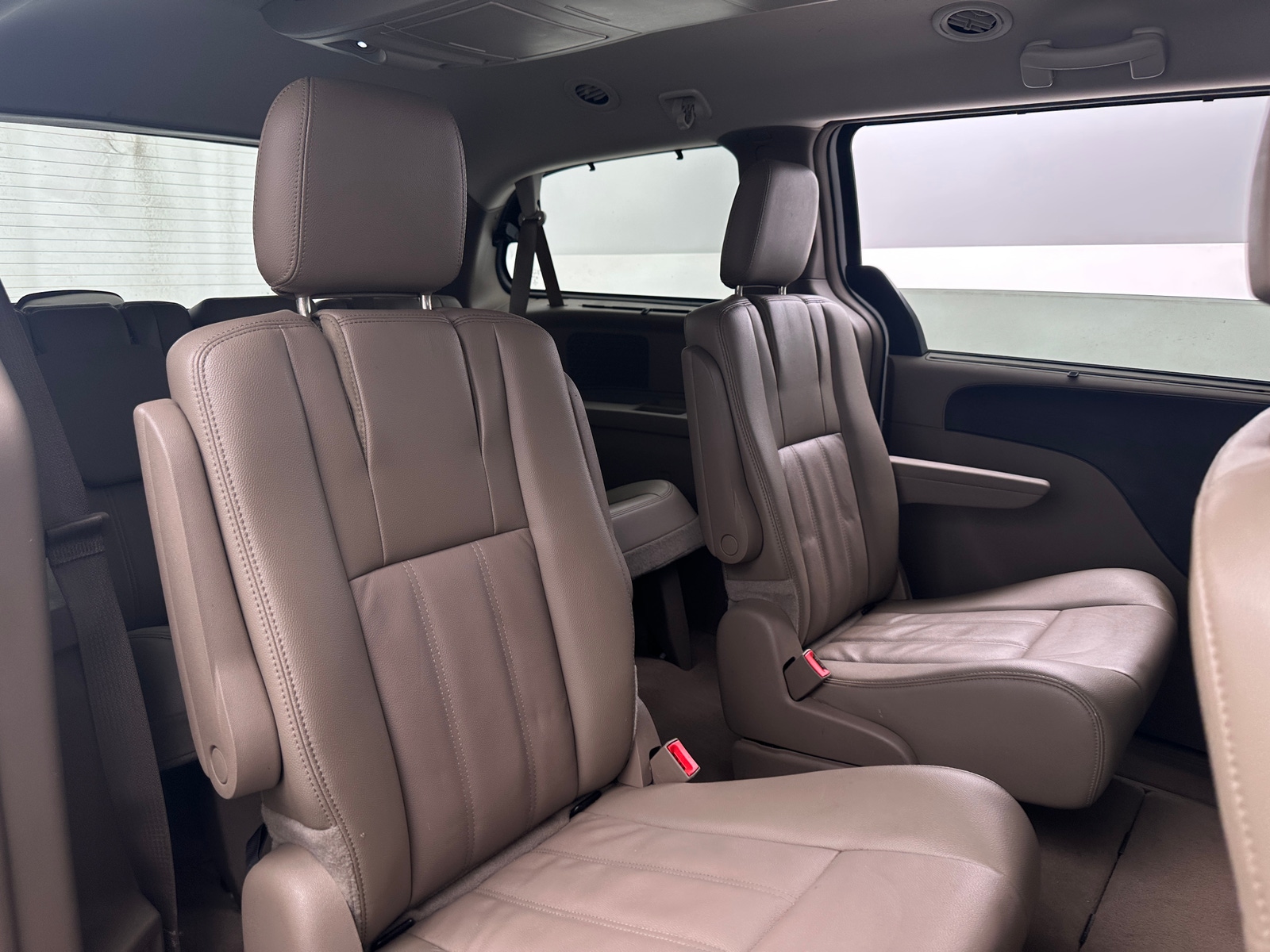 Thumbnail: 2014 Chrysler Town & Country - 5