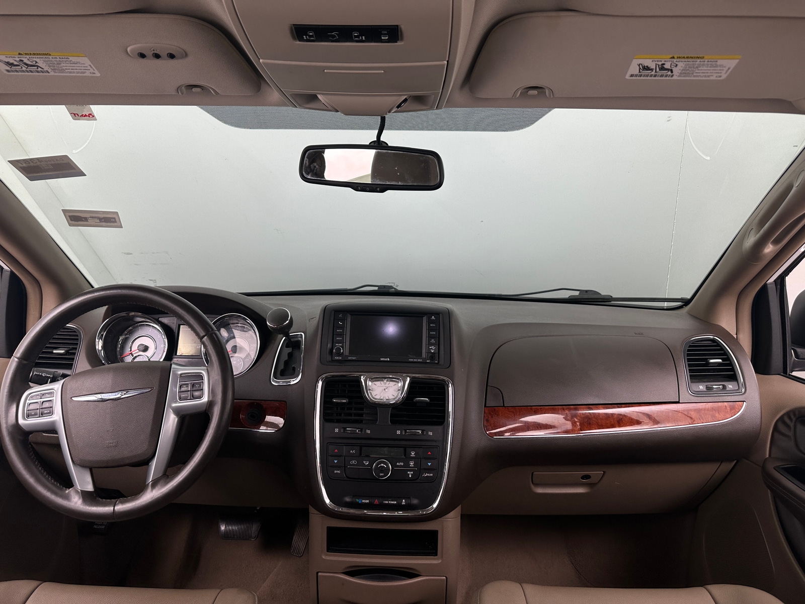 Thumbnail: 2014 Chrysler Town & Country - 2