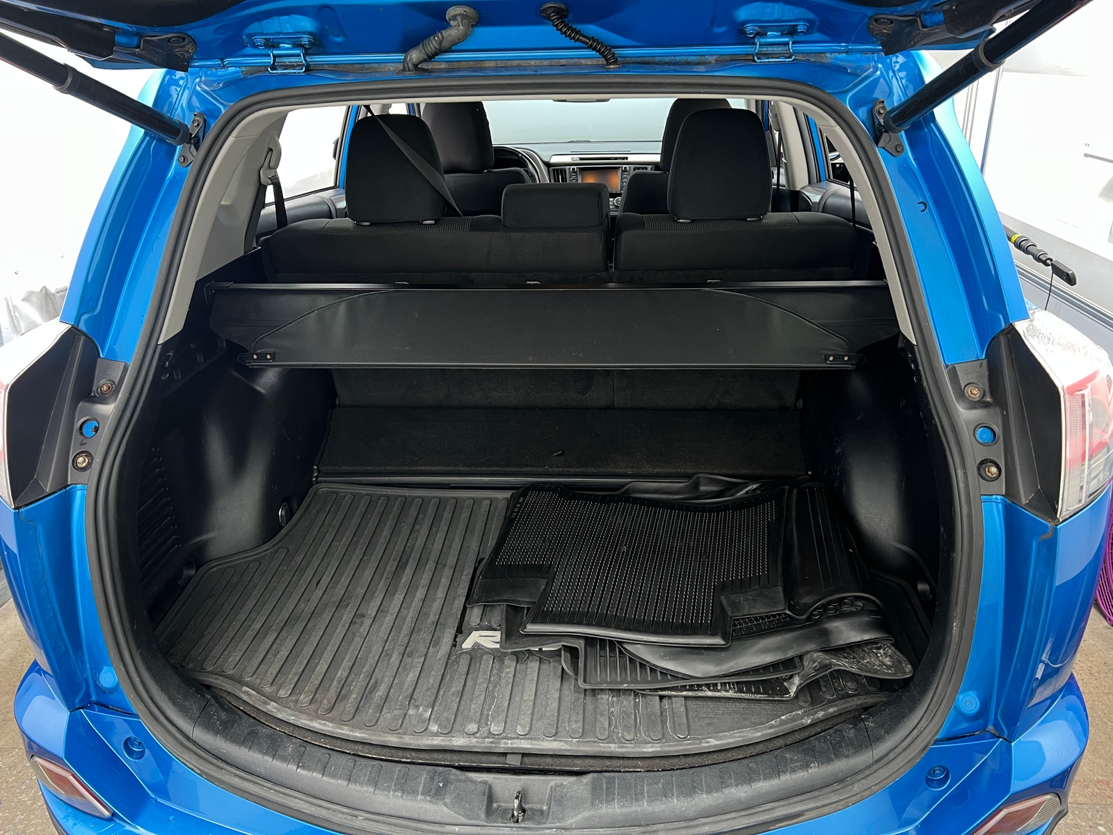 Thumbnail: 2017 Toyota RAV4 - 7