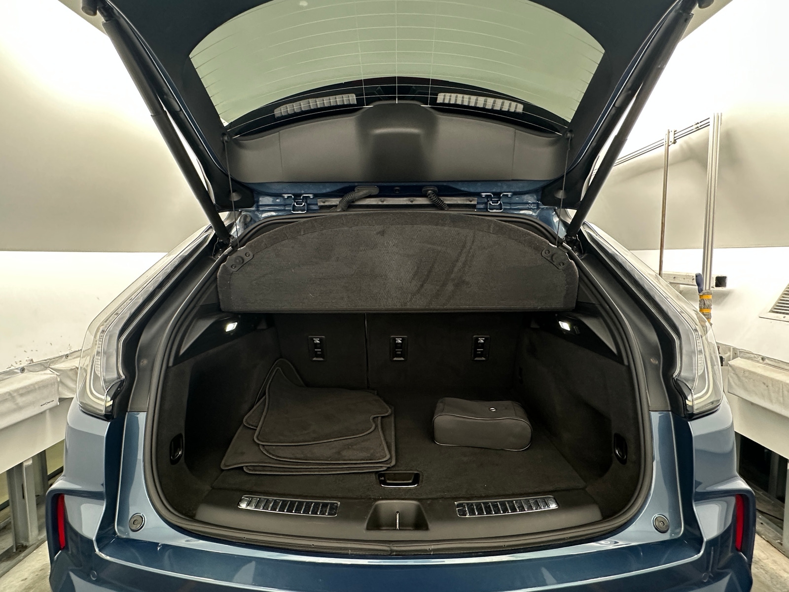 Thumbnail: 2024 Cadillac XT4 - 6