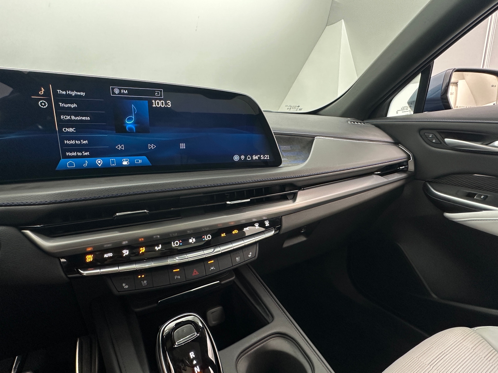 Thumbnail: 2024 Cadillac XT4 - 3