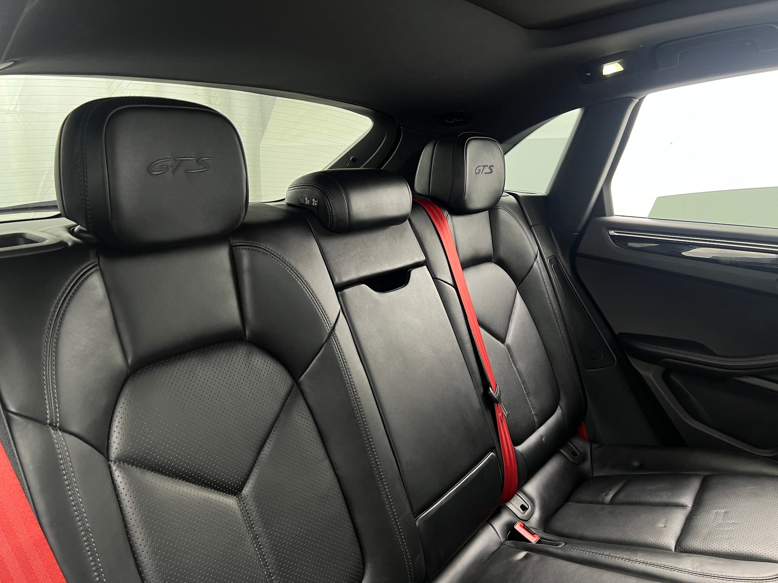 Thumbnail: 2017 Porsche Macan - 5