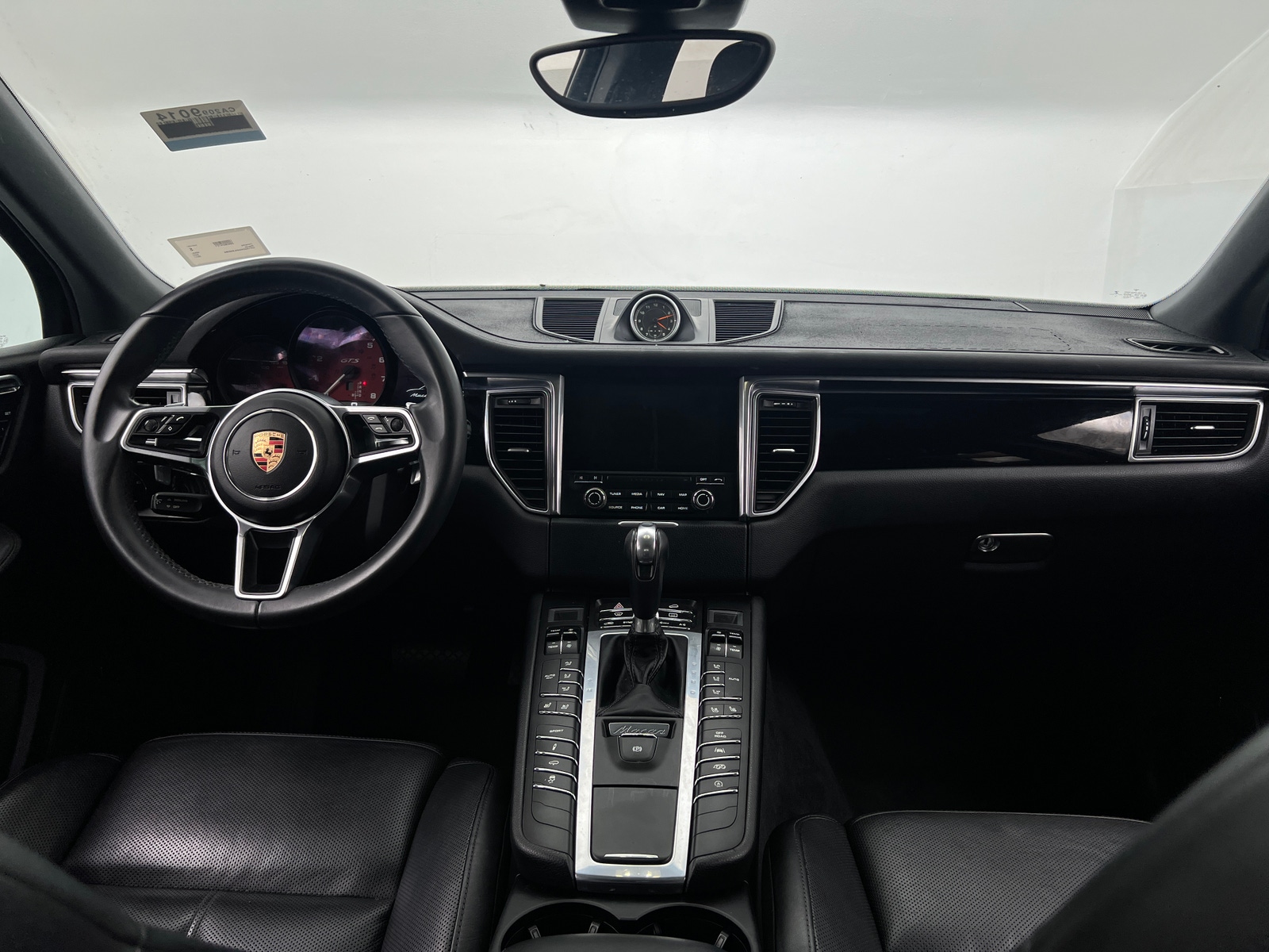 Thumbnail: 2017 Porsche Macan - 2
