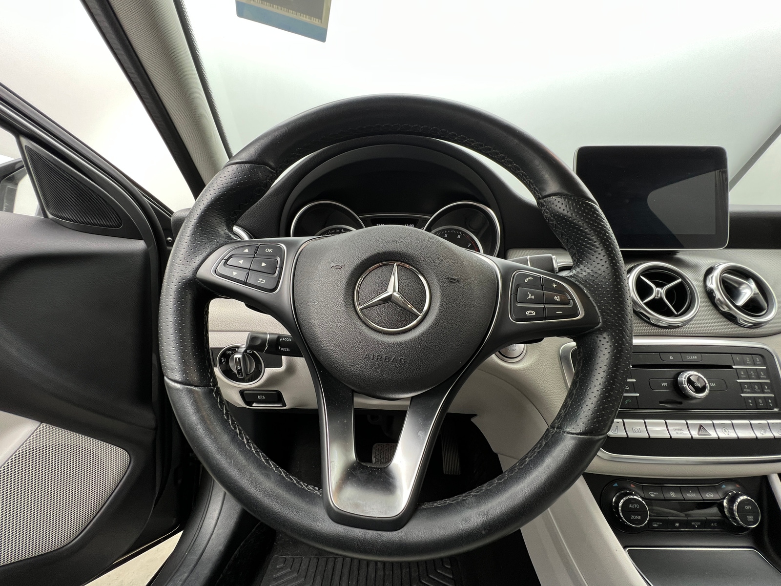 Thumbnail: 2020 Mercedes-Benz GLA - 4